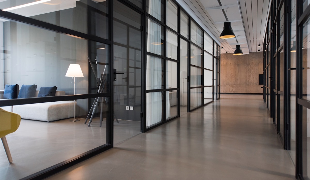 Bureaux contemporains lumineux
